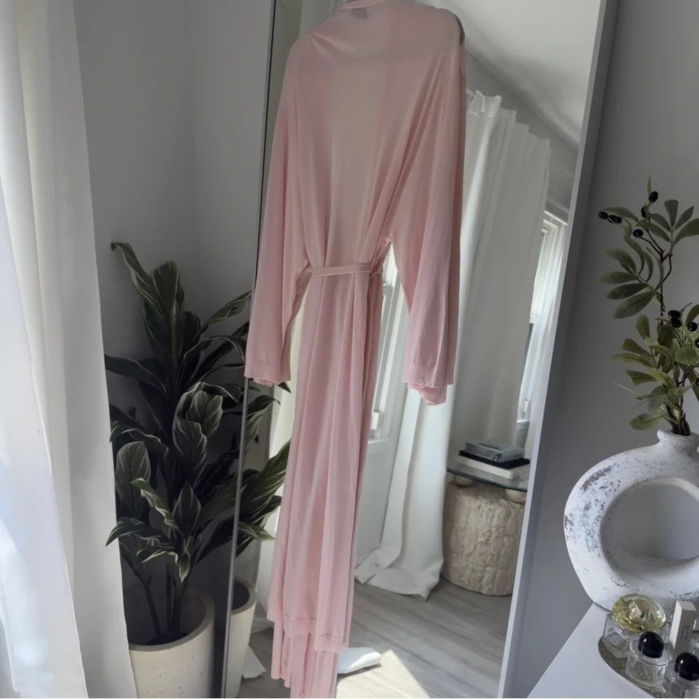 Elegant Pink Women's Robe - Picture 7 of 8